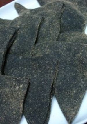 真っ黒！レンジで簡単『黒ごま八ツ橋』-レシピのメイン写真