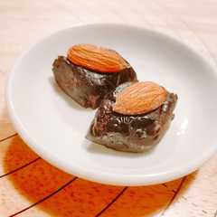 A picture of 生チョコみたいなデーツアーモンドチョコ.