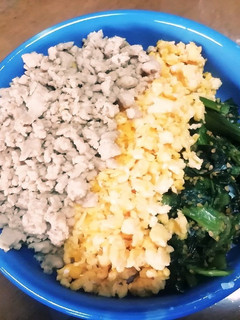 3色そぼろ丼(鶏そぼろ・卵・ほうれん草)-レシピのメイン写真