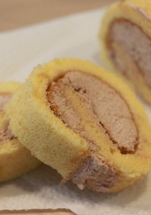 甘さ控えめチョコホイップロールケーキ-レシピのメイン写真