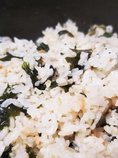 世界一簡単!鮭とわかめの混ぜごはん!-レシピのメイン写真