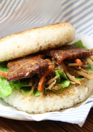 簡単！牛ハラミ焼肉のライスバーガー-レシピのメイン写真