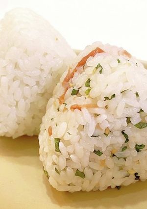大葉と梅で混ぜるだけ☆簡単おにぎり-レシピのメイン写真