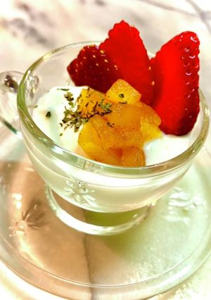 中まで真っ赤な苺と煮林檎のヨーグルト-レシピのメイン写真