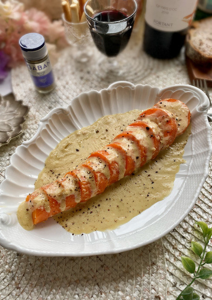 丸ごと煮る人参のミルク煮セージバター風味-レシピのメイン写真