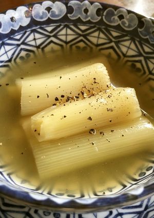 コンソメで煮るだけ♪長ネギの食べるスープ-レシピのメイン写真