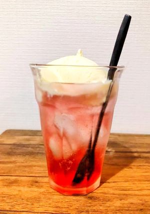 手作り苺シロップ使用☆苺のクリームソーダ-レシピのメイン写真