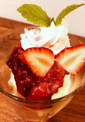 手作り苺シロップ使用☆苺のパフェ♪-レシピのメイン写真