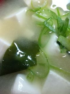 豆腐とわかめのお味噌汁-レシピのメイン写真