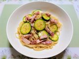 簡単昼食ズッキーニベーコン和風冷製パスタ