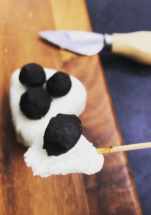 クリームチーズ黒にんにく乗せ-レシピのメイン写真