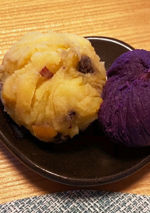 紫芋餡(向かって右)-レシピのメイン写真