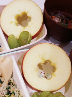りんごの飾り切り?-レシピのメイン写真