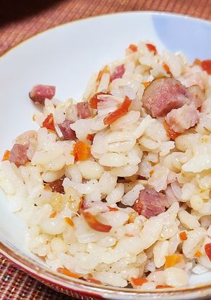 ニンジンとベーコンの餅麦入り炊きこみご飯-レシピのメイン写真