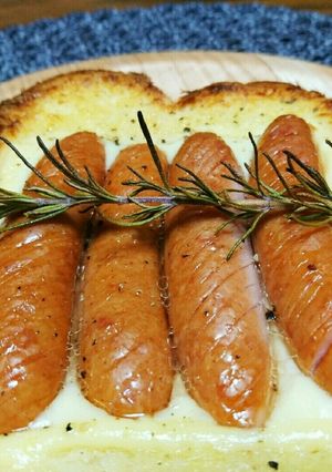 材料２つ♪簡単ソーセージチーズトースト♡-レシピのメイン写真