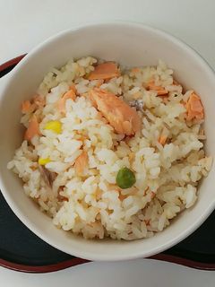 炊飯器で塩鮭炊き込みピラフ-レシピのメイン写真