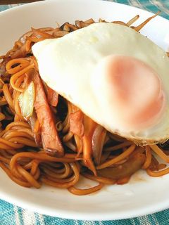 カット野菜お手軽ランチ☆目玉焼き焼きそば-レシピのメイン写真