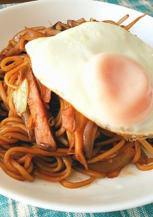 カット野菜お手軽ランチ☆目玉焼き焼きそば-レシピのメイン写真