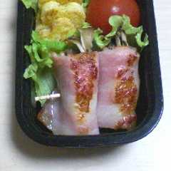 รูปของ まいたけのベーコンチーズロール