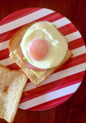 ハムチーズとアボカドの目玉焼きサンド-レシピのメイン写真