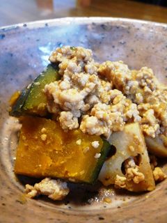 南瓜と蓮根のそぼろ煮~酢と胡麻で-レシピのメイン写真