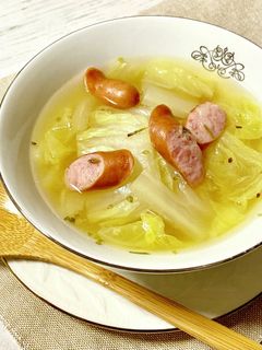白菜とウインナーのハーブ煮込みスープ-レシピのメイン写真