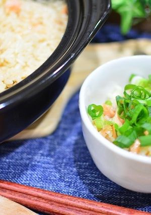 土鍋で作る鮭のガリバタしょうゆ炊込みご飯-レシピのメイン写真