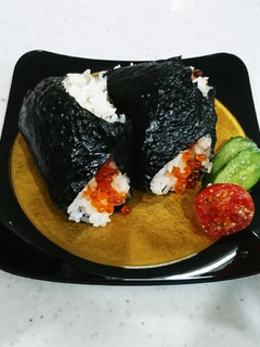お正月の残りのいくらで☆いくらおにぎり♪-レシピのメイン写真