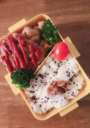 ハンバーグにリメイク弁当♪-レシピのメイン写真