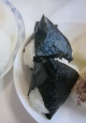 おにぎりを作る時の米の量とこつについて-レシピのメイン写真