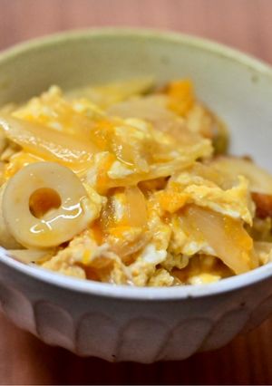 朝食にも簡単！とろけるたまごとちくわ丼-レシピのメイン写真