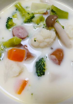 ブロッコリー&カリフラワーの牛乳スープ-レシピのメイン写真