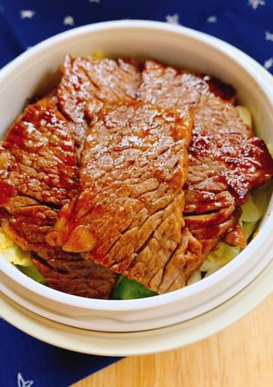 お弁当にも♪栄養たっぷり牛焼肉丼-レシピのメイン写真