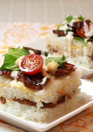 牛乳パックで簡単☆焼肉ケーキ風ちらし寿司-レシピのメイン写真
