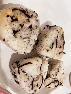 ゆかりと塩昆布のおにぎり-レシピのメイン写真