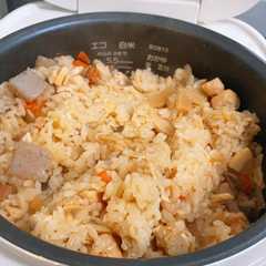 รูปของ 具沢山炊き込みご飯