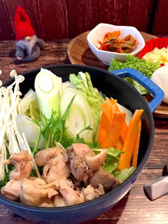 味付け鶏で寄せ鍋 白菜キムチ 餅チーズ-レシピのメイン写真