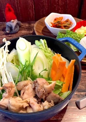 味付け鶏で寄せ鍋 白菜キムチ 餅チーズ-レシピのメイン写真