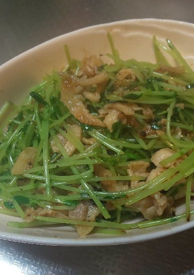 豆苗と鶏皮のダシダにんにく-レシピのメイン写真