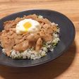 豚の甘辛炒めのせねぎガーリックライス