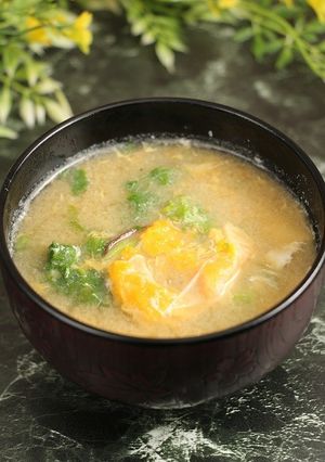 簡単！菜の花と椎茸の黄身味噌汁-レシピのメイン写真