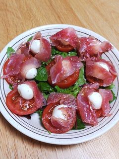 トマトとチーズの生ハムサラダ-レシピのメイン写真