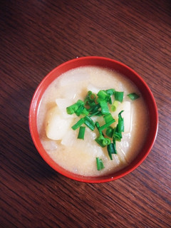簡単☆じゃがいもとたまねぎの味噌汁-レシピのメイン写真