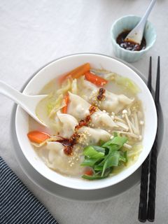 あまり野菜と餃子のちゃんぽん風スープ-レシピのメイン写真