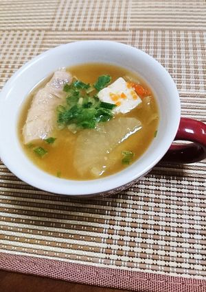 野菜たっぷりと白身の魚、豆腐のお味噌汁-レシピのメイン写真