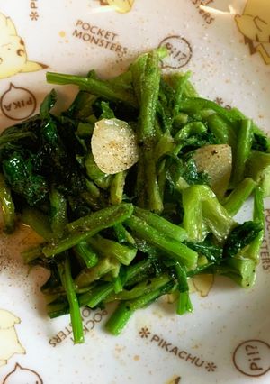 【減塩】かぶの葉で☆ガーリックバター炒め-レシピのメイン写真