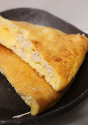 鶏ミンチそぼろ入り卵焼きホットサンドパン-レシピのメイン写真