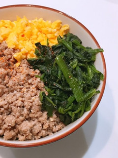 ピリ辛そぼろの三色丼♡-レシピのメイン写真