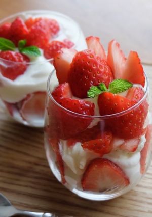 【超簡単20分】苺のチーズケーキパフェ-レシピのメイン写真