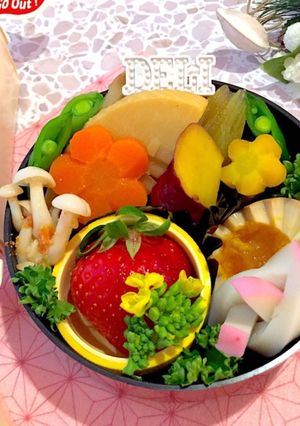 ラッピングおにぎりと煮物弁当-レシピのメイン写真